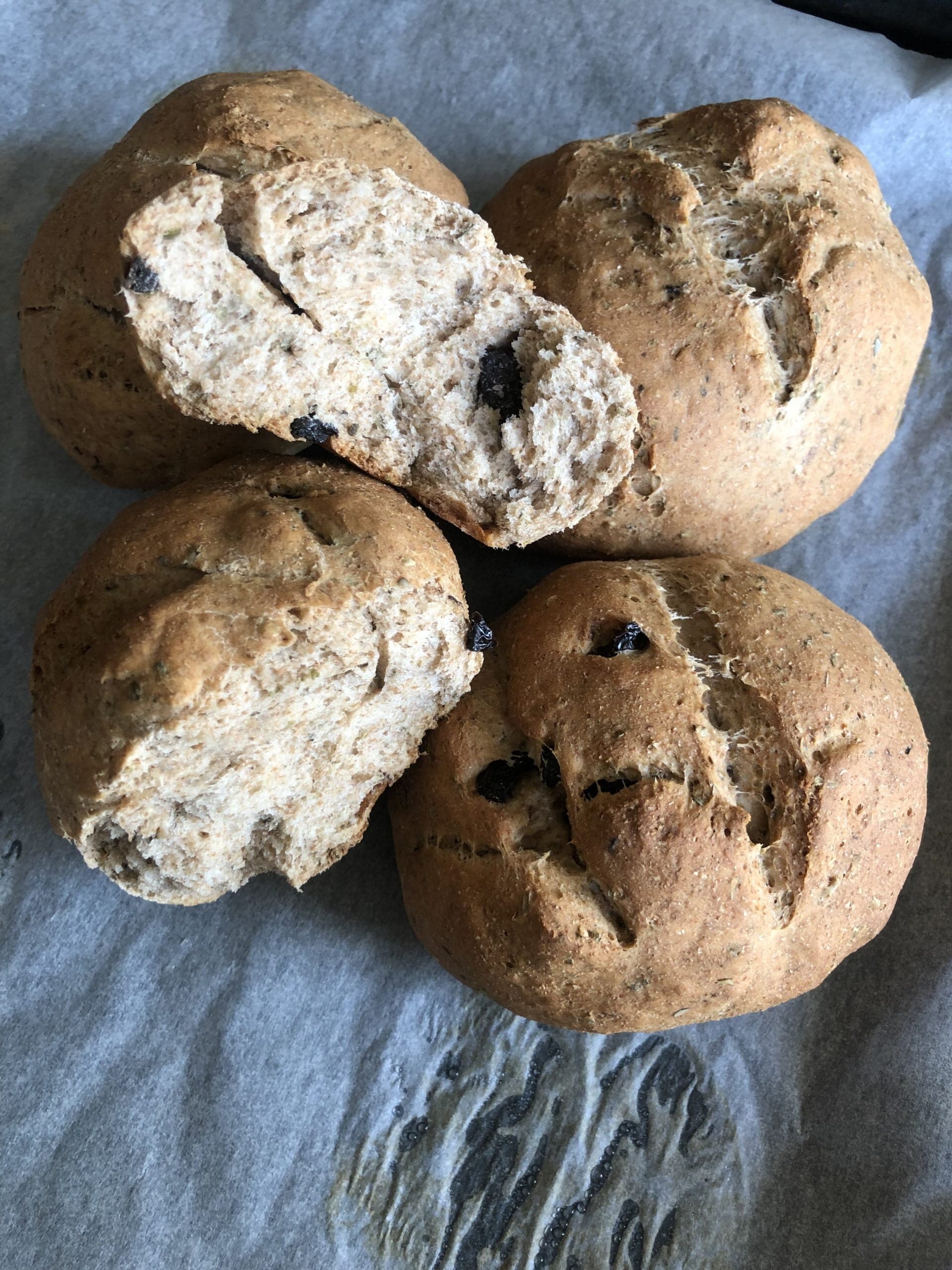 Ev Yapımı Zeytinli, Kekikli Ekmek