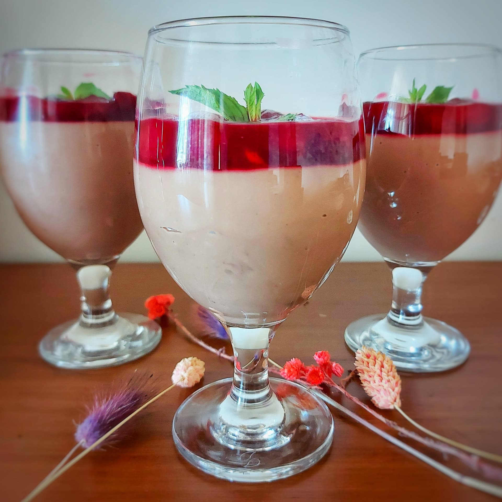 Vişne Soslu Çikolatalı Sütlü Tatlı