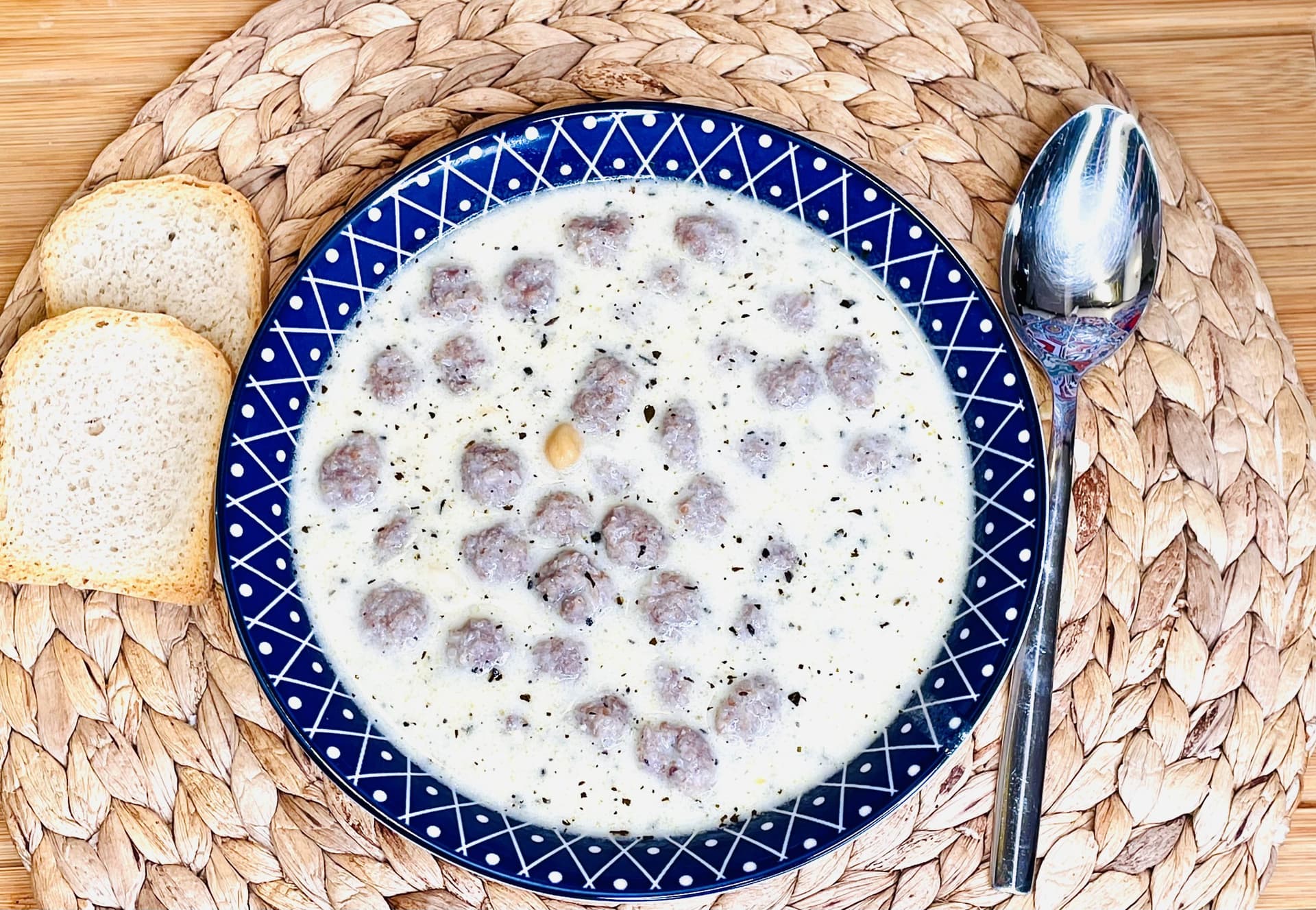 Köfteli Nohutlu Yoğurtlu Çorba