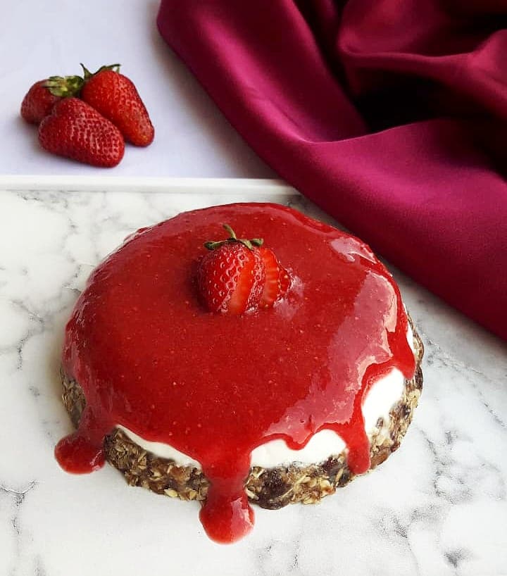Çilekli Raw Cheesecake