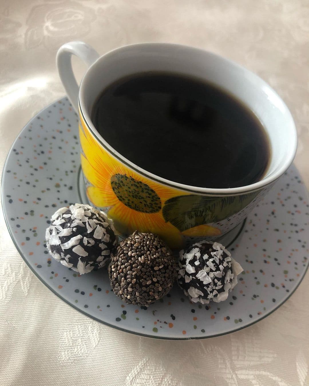 Pişmeyen Kayısılı Cevizli Toplar