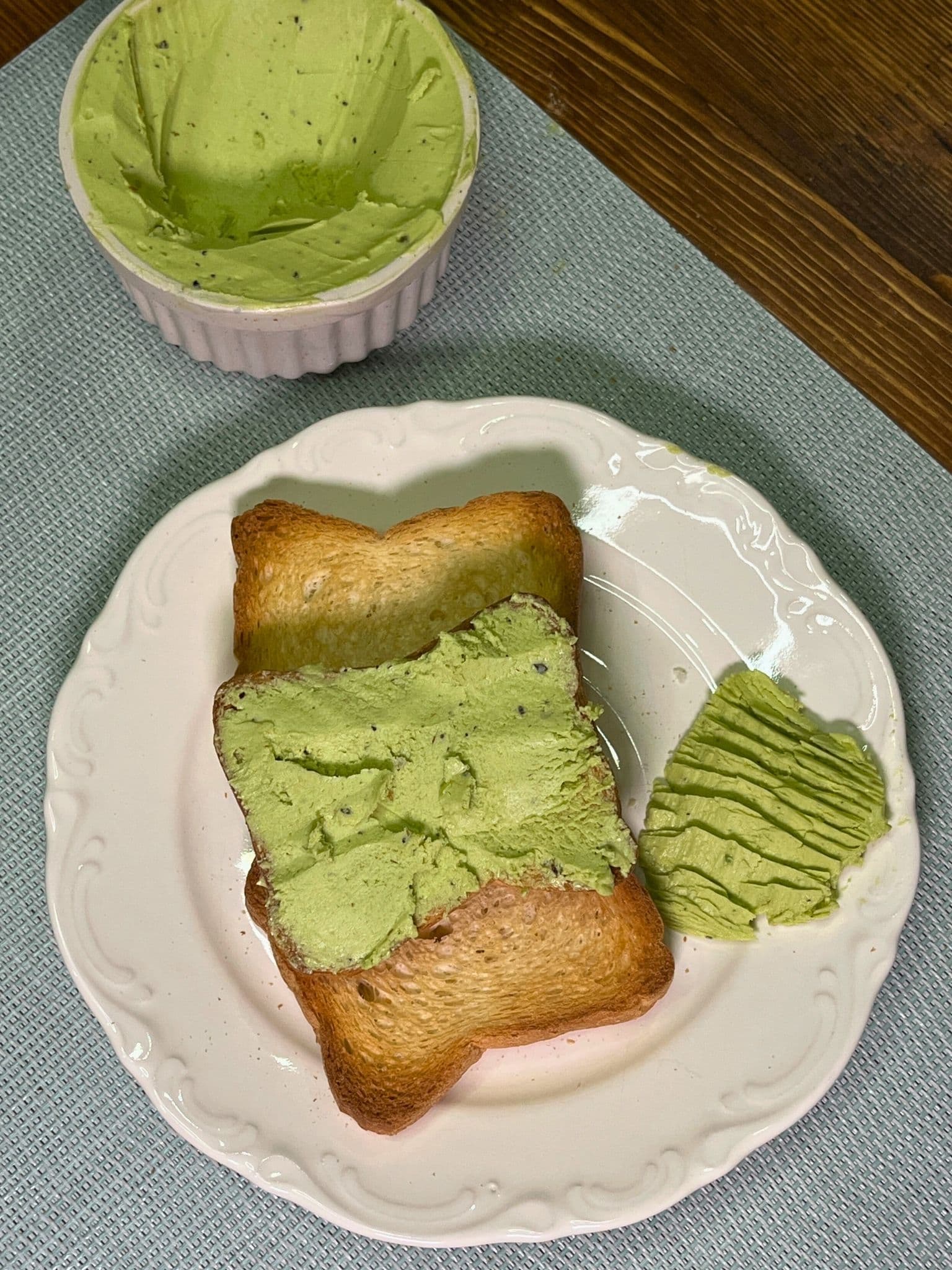 Avokadolu Tereyağı (Videolu)