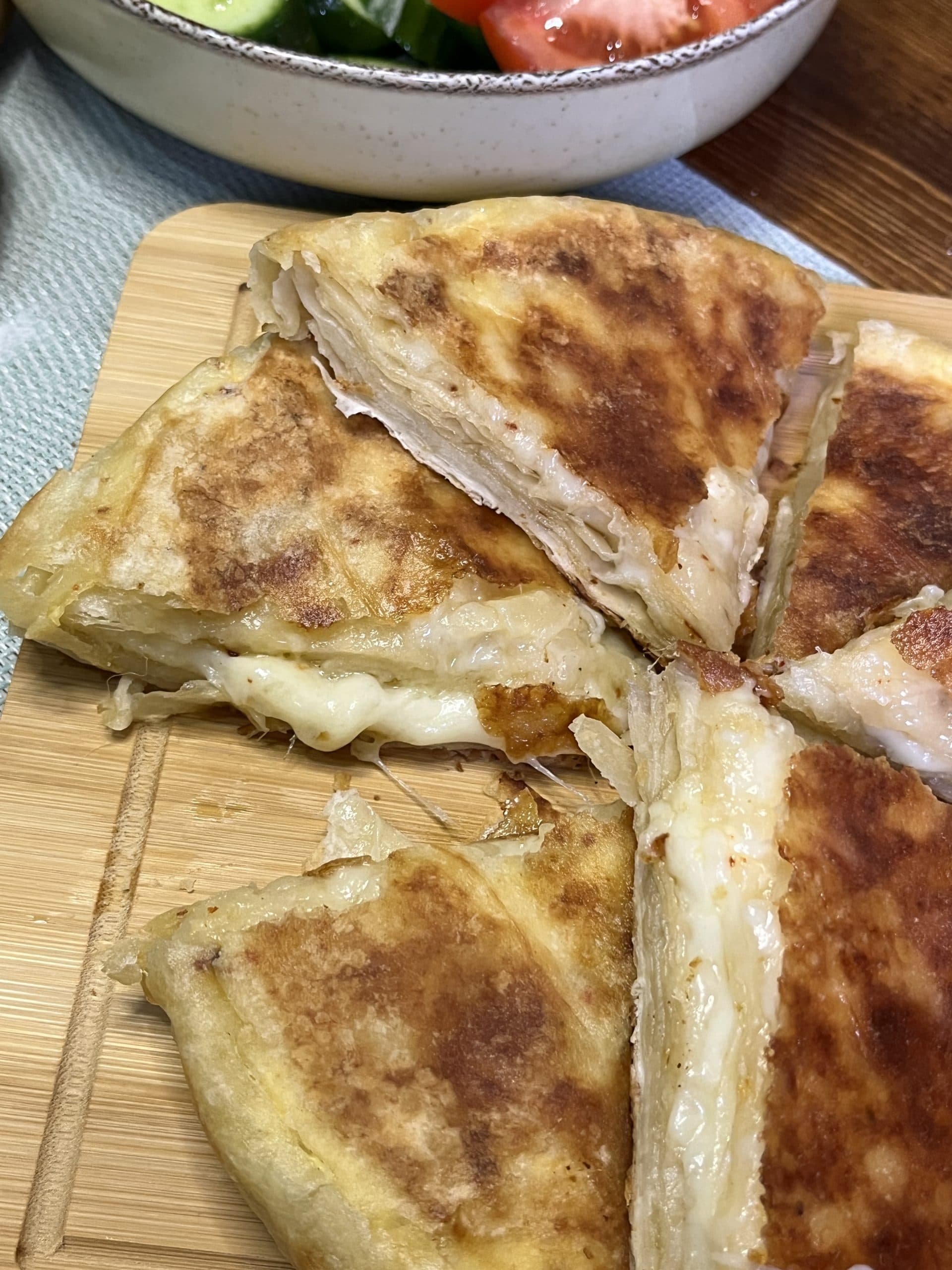 Kaşarlı Tava Böreği (Videolu)