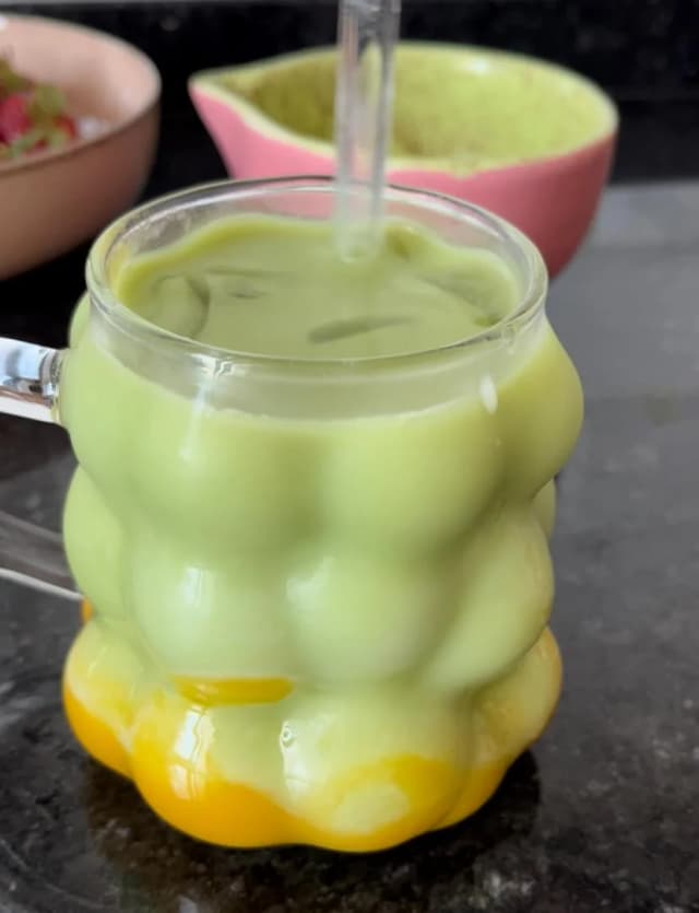 Meyveli Matcha Latte (Çilekli veya Mangolu)